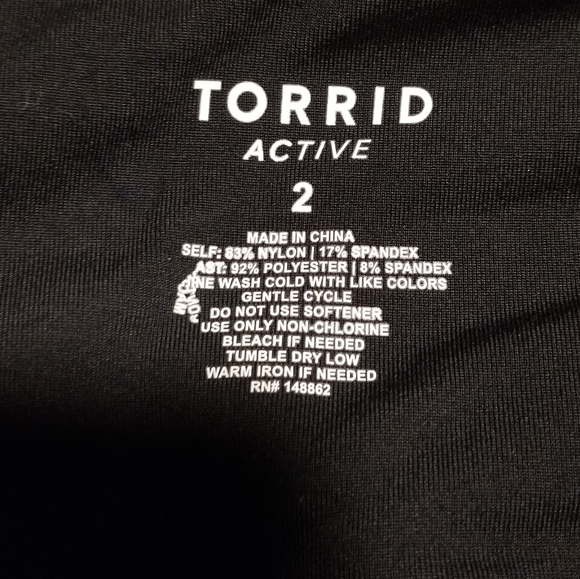 BNWT Torrid size 2 black w silver piping active bike short - Picture 3 of 6